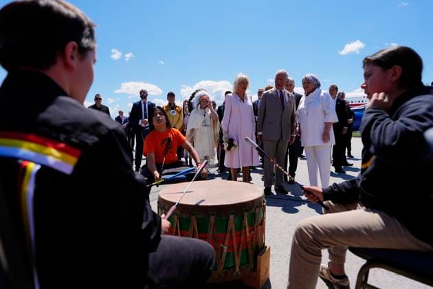May 26, 2025, Ottawa, On, Canada: King Charles and Queen Camilla watch traditional singers from Kitigan Zibi as they arrive at the Ottawa International Airport in Ottawa for a royal visit, on Monday, May 26, 2025. Ottawa Canada  - ZUMAc35_ 20250526_zaf_c35_088 Copyright: xJustinxTangx