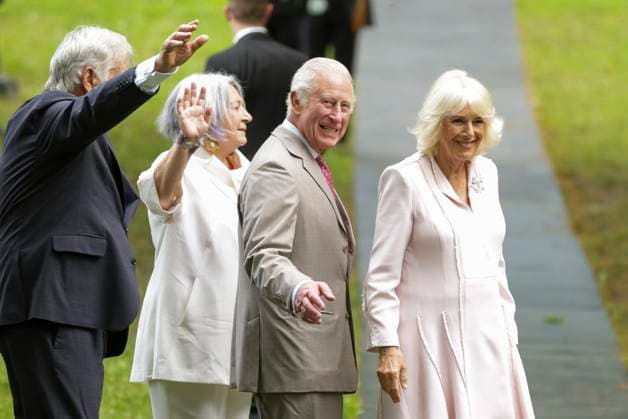 OTTAWA (Canada), 26 05 2025.- Britain’s King Charles III (3-L) and Queen Camilla (R) arrive to Rideau Hall, the official residence of the governor general of Canada, during their state visit in Ottawa, Canada, 26 May 2025. King Charles has been invited by Canadian Prime Mister Mark Carney to open the 45th Canadian parliament on 27 May 2025. Britian’s King Charles state visit to Canada !ACHTUNG: NUR REDAKTIONELLE NUTZUNG!  Copyright: xERICxREIDx JLX08_20250526 20250526-55016952041_1