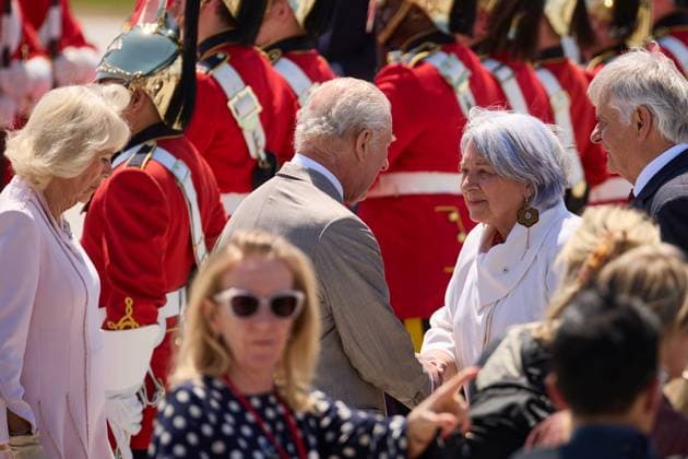 OTTAWA (Canada), 26 05 2025.- Britain s King Charles III (C) and Queen Camilla (L) greet Canadian Governor General Mary Simon as they arrive for a state visit at Ottawa MacDonald-Cartier International Airport in Ottawa, Canada, 26 May 2025. King Charles has been invited by Canadian Prime Mister Mark Carney to open the 45th Canadian parliament on 27 May 2025. (Reino Unido) Britain s King Charles state visit to Canada !ACHTUNG: NUR REDAKTIONELLE NUTZUNG!  Copyright: xERICxREIDx JLX02_20250526 20250526-55016952178_1