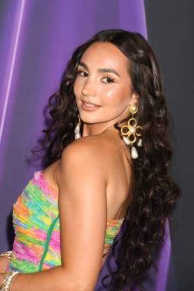 LAS VEGAS, NV - MAY 26: **EDITORIAL USE ONLY** Emily Bear at the 2025 American Music Awards at Fontainebleau Las Vegas on May 26, 2025 in Las Vegas, Nevada. Copyright: xJeffreyxMayerx