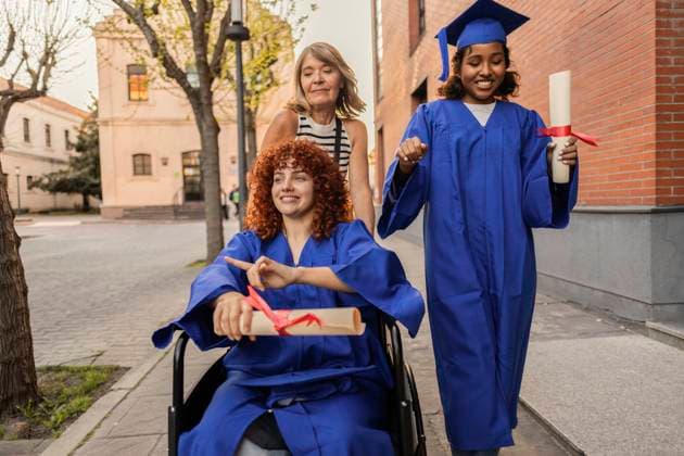 Young women in graduation gowns celebrating with a mother on a university campus model released, Symbolfoto, JCCMF13618