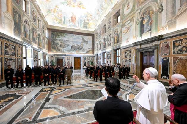 ITALY - REL - POPE LEO XIV MEETING WITH FC NAPLES PLAYERS AND MANAGEMENT AFTER THE TEAM WON THE SERIE A CHAMPIONSHIP IN VATICAN - 2025 05 27 Italy, Rome, Vatican 2025 5 27 Pope Leo XIV meeting with FC Naples players and management after the team won the Serie A championship, in Vatican EDITORIAL USE ONLY - NO BOOKS Copyright: xVATICANxMEDIA CPPx
