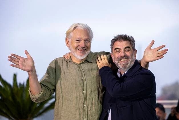 CANNES 20250520 Eugene Jarecki and Julian Assange pose during the The Six Billion Dollar Man photocall at the 78th annual Cannes Film Festival at Palais des Festivals on May 20, 2025 in Cannes, France. CANNES FRANKRIKE x11744x *** CANNES 20250520 Eugene Jarecki and Julian Assange pose during the The Six Billion Dollar Man photocall at the 78th annual Cannes Film Festival at Palais des Festivals on May 20, 2025 in Cannes, France CANNES FRANCE x11744x  Copyright: xChristinaxKronÃ r TTx FILMFESTIVALEN I CANNES KPmRfJYT9ew