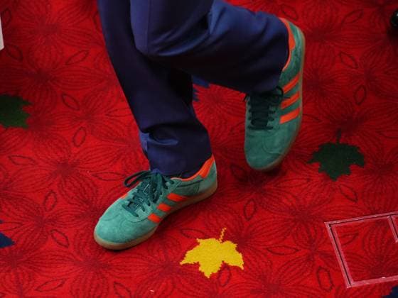 News Bilder des Tages May 27, 2025, Ottawa, On, Canada: Former prime minister Justin Trudeau s shoes are shown ahead of King Charles delivering the speech from the throne in the Senate in Ottawa on Tuesday, May 27, 2025. Ottawa Canada  - ZUMAc35_ 20250527_zaf_c35_003 Copyright: xSeanxKilpatrickx