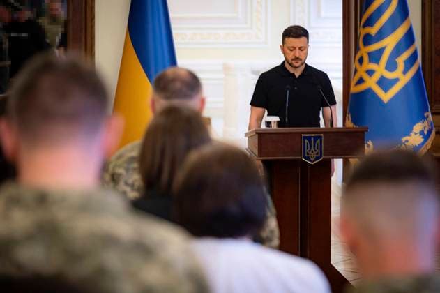 May 27, 2025, Kyiv, Kiev Oblast, Ukraine: Ukrainian President Volodymyr Zelenskyy, stands for a moment of silence during an awards ceremony honoring Special Operation Forces and family members at the Awards Hall of the Mariinsky Palace, May 27, 2025, in Kyiv, Ukraine. Zelenskyy decreed that May 27th will now be Special Operation Forces day. Kyiv Ukraine - ZUMAp138 20250527_zaa_p138_005 Copyright: xUkrainexPresidency UkrainianxPrex