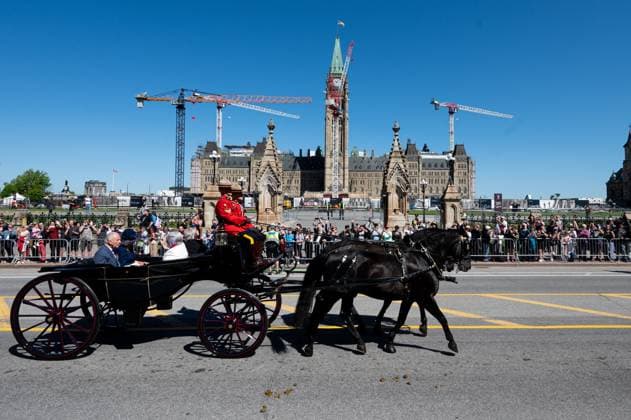 May 27, 2025, Ottawa, On, Canada: King Charles, Queen Camilla, Gov. Gen. Mary Simon and Whit Fraser husband to Governor General of Canada travel by CanadaöÄÃ s State Landau towards the Senate of Canada Building in Ottawa, on Tuesday, May 27, 2025. Ottawa Canada  - ZUMAc35_ 20250527_zaf_c35_015 Copyright: xSpencerxColbyx