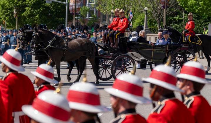 May 27, 2025, Ottawa, On, CANADA: King Charles and Queen Camilla travel by CanadaöÄÃ s State Landau towards the Senate of Canada building in Ottawa on Tuesday, May 27, 2025. Ottawa CANADA  - ZUMAc35_ 20250527_zaf_c35_020 Copyright: xChristinnexMuschix