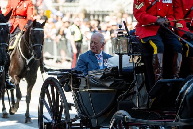 May 27, 2025, Ottawa, On, Canada: King Charles travels by CanadaöÄÃ s State Landau towards the Senate of Canada building in Ottawa on Tuesday, May 27, 2025. Ottawa Canada  - ZUMAc35_ 20250527_zaf_c35_027 Copyright: xSpencerxColbyx