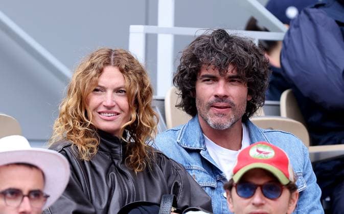 Celebs in the stands during the Roland Garros International Tennis 2025 Aurélie Saada and her companion in the stands during the Roland Garros International Tennis 2025, in Paris, France, on May 27, 2025 Jacovides Moreau Bestimage Celebs in the stands during the Roland Garros International Tennis 2025, in Paris, France, on May 27, 2025 Jacovides Moreau Bestimage Paris France  Copyright: xJACOVIDES-MOREAUx xBESTIMAGExJACOVIDES-MOREAUx xBESTIMAGEx