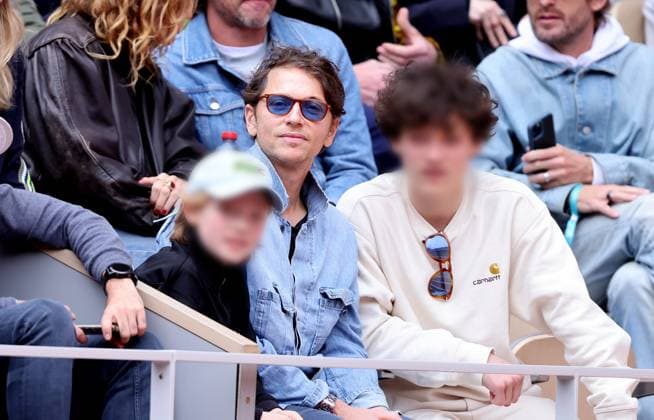 Celebs in the stands during the Roland Garros International Tennis 2025 Singer Raphaël and his children in the stands during the Roland Garros International Tennis 2025, in Paris, France, on May 27, 2025 Jacovides Moreau Bestimage Celebs in the stands during the Roland Garros International Tennis 2025, in Paris, France, on May 27, 2025 Jacovides Moreau Bestimage Paris France  Copyright: xJACOVIDES-MOREAUx xBESTIMAGExJACOVIDES-MOREAUx xBESTIMAGEx