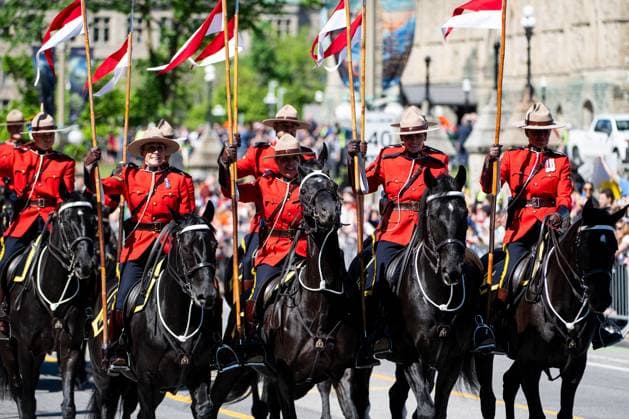 May 27, 2025, Ottawa, On, Canada: The Royal Canadian Mounted Police Musical Ride escorts King Charles and Queen Camilla as they travel via a horse-drawn landau towards the Senate of Canada building in Ottawa on Tuesday, May 27, 2025. Ottawa Canada  - ZUMAc35_ 20250527_zaf_c35_054 Copyright: xSpencerxColbyx