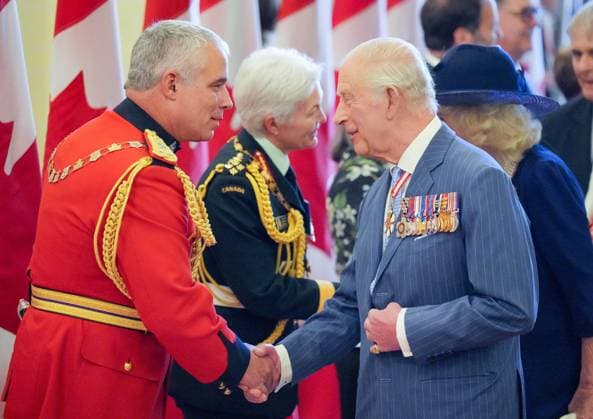 May 27, 2025, Ottawa, On, Canada: RCMP Commissioner Michael Duheme greets King Charles as they arrive at the Senate of Canada Building in Ottawa on Tuesday, May 27, 2025. Ottawa Canada  - ZUMAc35_ 20250527_zaf_c35_056 Copyright: xChrisxTanouyex