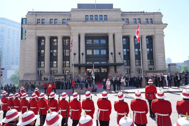 May 27, 2025, Ottawa, On, CANADA: King Charles, centre left, finishes his inspection of the honour guard in front of the Senate in Ottawa on Tuesday, May 27, 2025. Ottawa CANADA  - ZUMAc35_ 20250527_zaf_c35_069 Copyright: xChristinnexMuschix