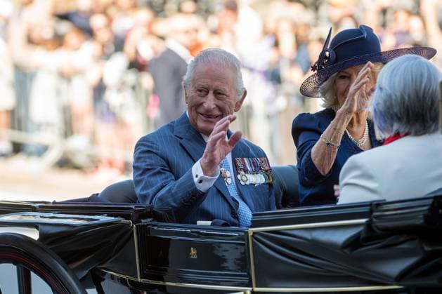May 27, 2025, Ottawa, On, Canada: King Charles and Queen Camilla travel by CanadaöÄÃ s State Landau towards the Senate of Canada building in Ottawa on Tuesday, May 27, 2025. Ottawa Canada  - ZUMAc35_ 20250527_zaf_c35_085 Copyright: xSpencerxColbyx