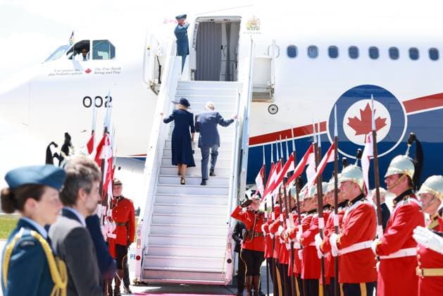 Entertainment Bilder des Tages Charles III Queen Camilla - NMA POOL Ottawa Canada Britain s Charles III , Queen Camilla leave Canada at the end of a visit . The king attended the state opening of Parliament today, Credit:Ian Vogler Avalon Canada, Ottawa  Copyright: xIanxVoglerx xAvalonx 1003898014