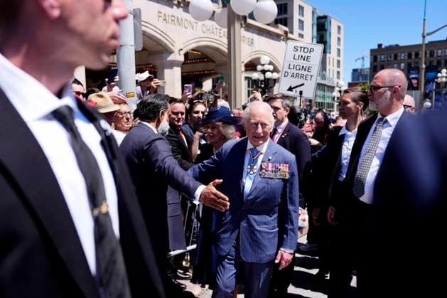 May 27, 2025, Ottawa, On, CAN: King Charles greets members of the public after the throne speech in the Senate, in Ottawa during a royal visit, on Tuesday, May 27, 2025. Ottawa CAN  - ZUMAc35_ 20250527_zaf_c35_302 Copyright: xJustinxTangx