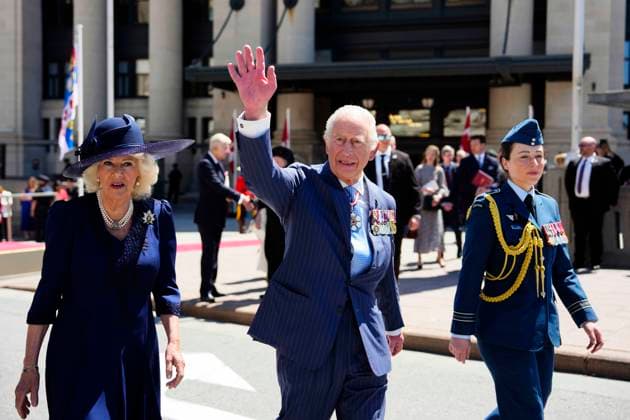 May 27, 2025, Ottawa, On, CAN: King Charles waves to the crowd as he leaves the Senate with Queen Camilla after the throne speech in Ottawa during a royal visit on Tuesday, May 27, 2025. Ottawa CAN  - ZUMAc35_ 20250527_zaf_c35_329 Copyright: xJustinxTangx