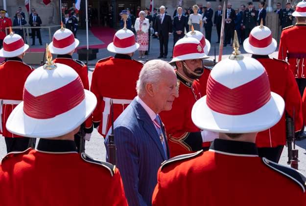 May 27, 2025, Ottawa, On, CANADA: King Charles inspects the guard of honour in front of the Senate building in Ottawa on Tuesday, May 27, 2025. Ottawa CANADA  - ZUMAc35_ 20250527_zaf_c35_334 Copyright: xChristinnexMuschix