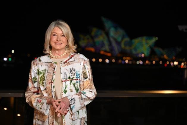 Bilder des Jahres 2025, Entertainment 05 Mai Entertainment Bilder des Tages MARTHA STEWART PORTRAIT, American lifestyle icon Martha Stewart poses for photographs in front of the Sydney Opera House at the Park Hyatt in Sydney, Wednesday, May 28, 2025. Martha Stewart is speaking tonight, In Conversation with Martha Stewart, as part of the VIVID Festival. ( NO ARCHIVING Sydney New South Wales Australia  Copyright: xDEANxLEWINSx 20250528173679060823