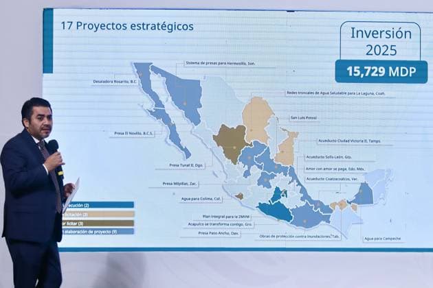 Mexico™s President Claudia Sheinbaum Holds Briefing Efrain Morales Lopez, head of the National Water Commission (CONAGUA), speaks during a briefing conference about the investment of 15,279 million pesos in 17 priority projects for different areas of Mexico. at the National Palace on May 28, 2025, in Mexico City, Mexico. Mexico City CDMX Mexico Copyright: xCarlosxSantiagox