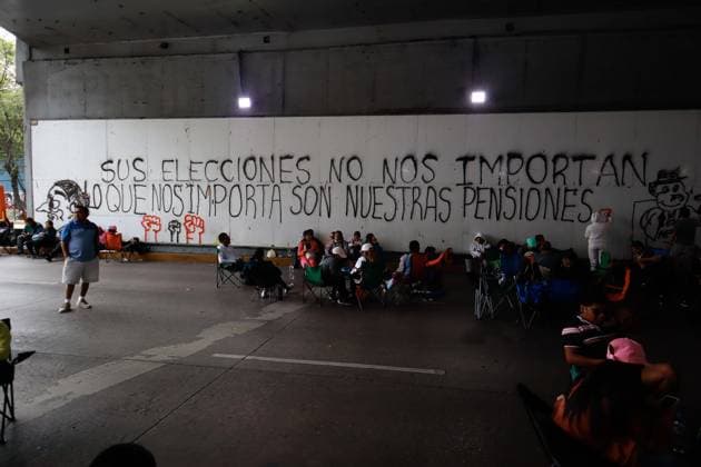National Coordination of Education Workers Demonstration Teachers belonging to the National Coordination of Education Workers (CNTE) blocking circuito interior Avenue awaiting a resolution to the dialogue they are holding at the Ministry of the Interior. on May 28, 2025 in Mexico City, Mexico. Mexico City CDMX Mexico Copyright: xCarlosxSantiagox