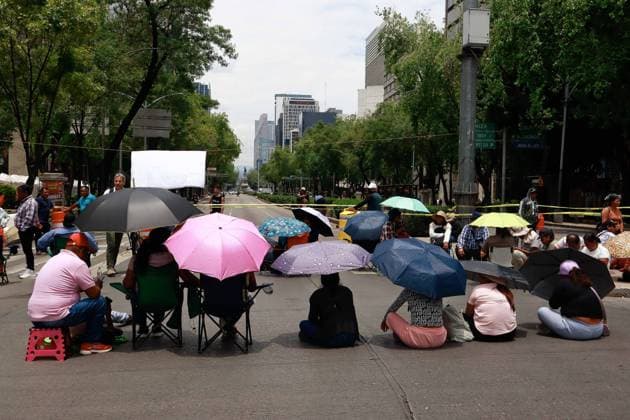 National Coordination of Education Workers Demonstration Teachers belonging to the National Coordination of Education Workers (CNTE) blocking circuito interior Avenue awaiting a resolution to the dialogue they are holding at the Ministry of the Interior. on May 28, 2025 in Mexico City, Mexico. Mexico City CDMX Mexico Copyright: xCarlosxSantiagox