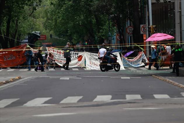 National Coordination of Education Workers Demonstration Teachers belonging to the National Coordination of Education Workers (CNTE) blocking circuito interior Avenue awaiting a resolution to the dialogue they are holding at the Ministry of the Interior. on May 28, 2025 in Mexico City, Mexico. Mexico City CDMX Mexico Copyright: xCarlosxSantiagox
