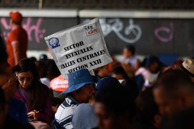 National Coordination of Education Workers Demonstration Teachers belonging to the National Coordination of Education Workers (CNTE) blocking circuito interior Avenue awaiting a resolution to the dialogue they are holding at the Ministry of the Interior. on May 28, 2025 in Mexico City, Mexico. Mexico City CDMX Mexico Copyright: xCarlosxSantiagox