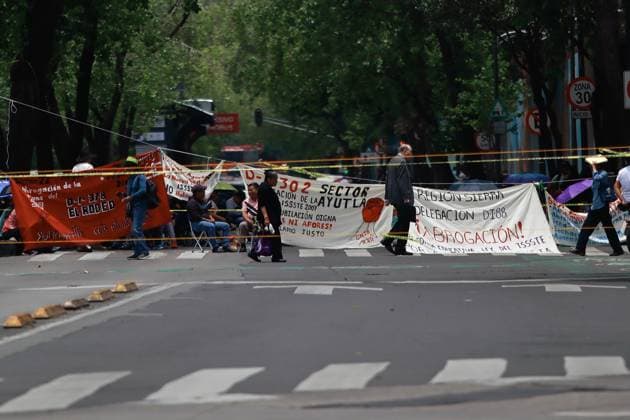National Coordination of Education Workers Demonstration Teachers belonging to the National Coordination of Education Workers (CNTE) blocking circuito interior Avenue awaiting a resolution to the dialogue they are holding at the Ministry of the Interior. on May 28, 2025 in Mexico City, Mexico. Mexico City CDMX Mexico Copyright: xCarlosxSantiagox