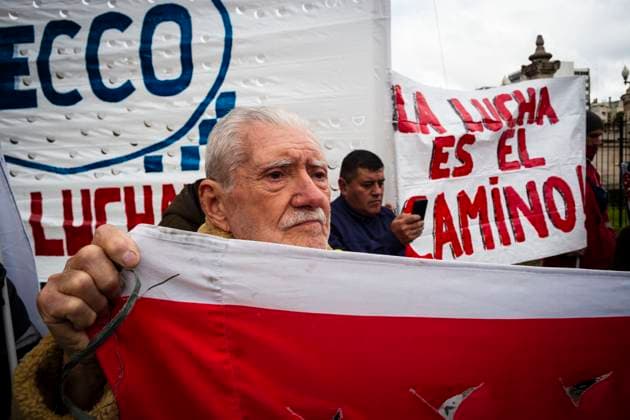 Bilder des Jahres 2025, News 05 Mai News Bilder des Tages Retirees Demonstration In Buenos Aires, Argentina Retirees demonstrate outside the Argentine National Congress every Wednesday to demand medicines and improved retirement benefits. The police repress them again in Buenos Aires, Argentina, on May 28, 2025. Ciudad Autonoma de Buenos Aires Argentina  Copyright: xCatrielxGalluccixBordonix originalFilename: galluccibordoni-notitle250528_npsDd.jpg