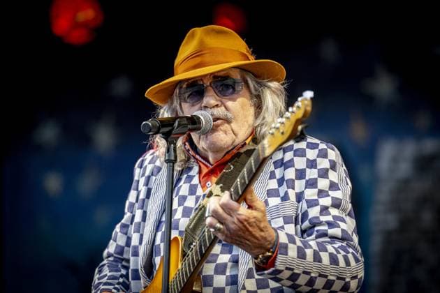 Entertainment Themen der Woche KW22 Bilder des Jahres 2025, Entertainment 05 Mai Entertainment Bilder des Tages LOCHEM - Front man Bennie Jolink of the Achterhoek band Normaal during a performance at Tractorpulling Lochem. The band is celebrating their 50th anniversary. ANP WOUTER DE WILDE netherlands out - belgium out  Copyright: xx x528970740x originalFilename: 528970740.jpg