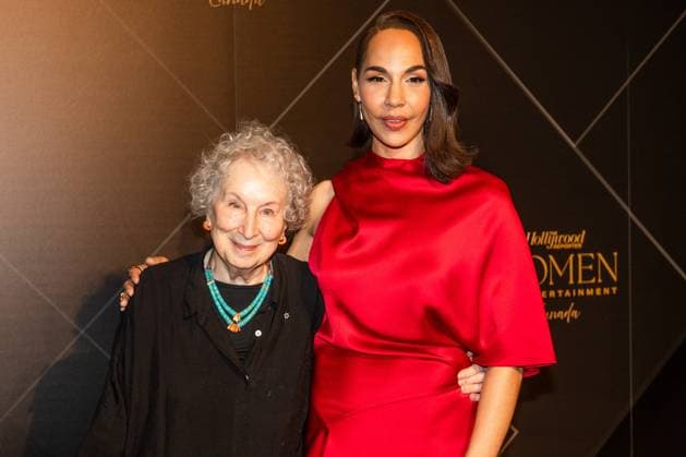 May 29, 2025, Toronto, On, Canada: Margaret Atwood, left, and Amanda Brugel are pictured at The Hollywood Reporter Women In Entertainment Canada Tribute Awards at The Ritz-Carlton Hotel in Toronto, on Thursday, May 29, 2025. Toronto Canada  - ZUMAc35_ 20250529_zaf_c35_111 Copyright: xLauraxProctorx