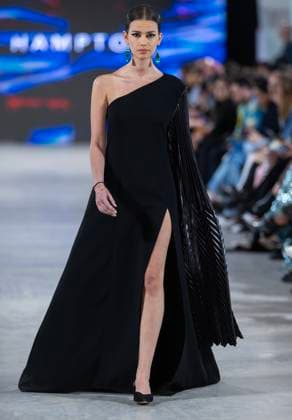 (250530) -- TORONTO, May 30, 2025 -- A model presents a creation at the 2025 Fashion Art Toronto s Fashion Week Spring Summer in Toronto, Canada, on May 29, 2025. Featuring collections from over 40 Canadian designers, the annual fashion show kicked off here on Thursday. (Photo by Xinhua) CANADA-TORONTO-FASHION ART SHOW ZouxZheng 
