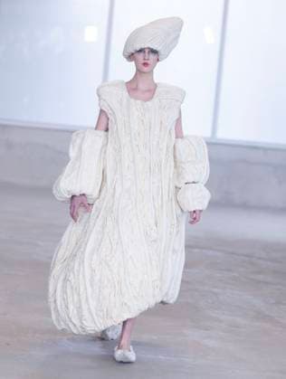 (250530) -- TORONTO, May 30, 2025 -- A model presents a creation at the 2025 Fashion Art Toronto s Fashion Week Spring Summer in Toronto, Canada, on May 29, 2025. Featuring collections from over 40 Canadian designers, the annual fashion show kicked off here on Thursday. (Photo by Xinhua) CANADA-TORONTO-FASHION ART SHOW ZouxZheng 