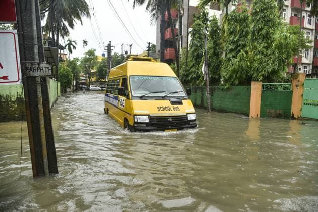 Bilder des Jahres 2025, News 05 Mai News Bilder des Tages Aftermath of heavy rain in Guwahati of India GUWAHATI, ASSAM, INDIA - MAY 30: A school bus move on a waterlogged road following heavy rainfall in Guwahati, India on May 30, 2025. Hafiz Ahmed Anadolu Guwahati India. Editorial use only. Please get in touch for any other usage.  Copyright: x2025xAnadoluxHafizxAhmedx