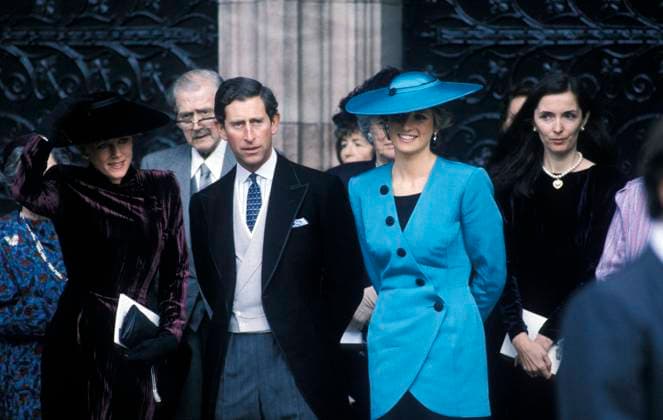 At the society wedding of Miss Camilla Dunne To The Honourable Rupert Soames HRH THE PRINCE OF WALES & HRH THE PRINCESS OF WALES & CATHERINE WALKER - PRINCE CHARLES & PRINCESS DIANA At the society wedding of Miss Camilla Dunne To The Honourable Rupert Soames, Hereford Cathedral, England, October 8th 1988. The princess is wearing an outfit designed by Catherine Walker. Lady Di royal half length blue turquoise teal hat suit jacket black buttons married husband wife Ref: CAP PL Phil Loftus Hereford Great Britain Copyright: xPhilxLoftus CapitalxPicturesx