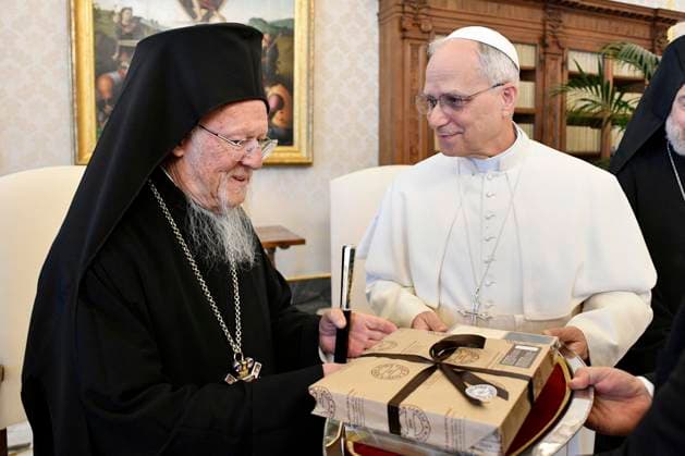 News Bilder des Tages ITALY - REL - - POPE LEO XIV RECEIVES IN PRIVATE AUDIENCE HIS HOLINESS BARTHOLOMEW I 30-05-2025 Italy, Rome, Vatican, 30-05-2025 Pope Leo XIV receives in private audience His Holiness Bartholomew I, Ecumenical Patriarch of Constantinople EDITORIAL USE ONLY - NO BOOKS Copyright: x VaticanxMedia CPPx