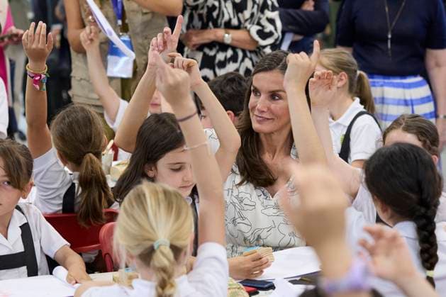 Entertainment Themen der Woche KW22 Entertainment Bilder des Tages May 30, 2025, Madrid, Madrid, Spain: QUEEN LETIZIA of Spain attends attends the opening of Madrid Book Fair 2025 at Retiro Park Madrid Spain - ZUMAc260 20250530_zep_c260_021 Copyright: xMikexChicorrox