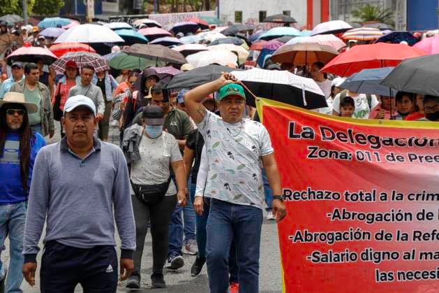 May 30, 2025, Chilpancingo, Guerrero, Mexico: Teachers from the National Workers Coordinator marched in Guerrero as part of their struggle for the repeal of the 2007 ISSSTE law, which affects their labor rights. To date, the Mexican government has not provided a solution to the problem. Chilpancingo Mexico - ZUMAj170 20250530_zip_j170_002 Copyright: xDavidxJuarezx