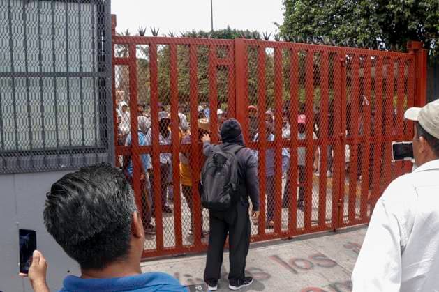 May 30, 2025, Chilpancingo, Guerrero, Mexico: Teachers from the National Coordinator of Education Workers (CNTE) in Guerrero stormed the state congress facilities, where they used a sledgehammer to try to open the doors of the empty building. Chilpancingo Mexico - ZUMAj170 20250530_zip_j170_006 Copyright: xDavidxJuarezx