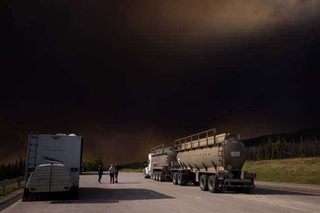 May 30, 2025, Buckinghorse River, Bc, Canada: Wildfire smoke is seen on Highway 97 north of Buckinghorse River, B.C. on Friday, May 30, 2025. Buckinghorse River Canada  - ZUMAc35_ 20250530_zaf_c35_192 Copyright: xNasunaxStuart-Ulinx