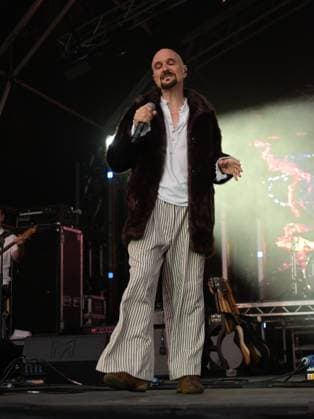 Wychwood Music Festival 2025 Saturday Tim Booth and his band James headline at Wychwood Music Festival 2025 Saturday, Credit:Jules Annan Avalon  Copyright: xJulesxAnnanx xAvalonx 1005809308