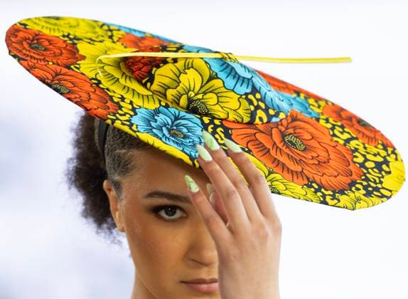 (250601) -- TORONTO, June 1, 2025 -- A model presents a creation at the 2025 Fashion Art Toronto s Fashion Week Spring Summer in Toronto, Canada, on May 31, 2025. The annual fashion show is held here from May 29 to June 1 this year. (Photo by Xinhua) CANADA-TORONTO-FASHION WEEK ZouxZheng 