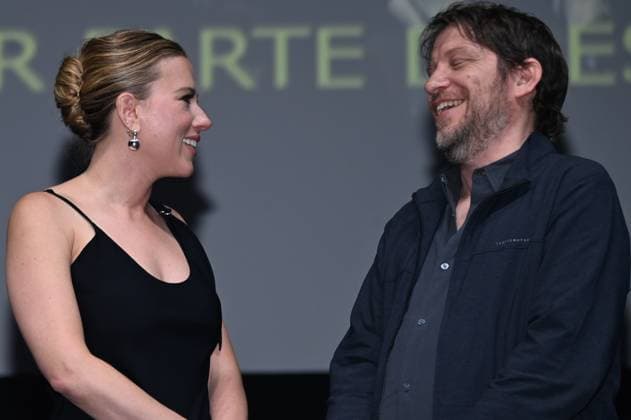 Comic Con Experience Mexico 2025 ˜CCXP™ - Day 2 Gareth Edwards and Scarlett Johansson during a conference for the announcement of the film Jurassic World Rebirth as part of the the 2nd edition of Comic Con Experience Mexico 2025 ˜CCXP™ at Centro Banamex. on May 31, 2025 in Mexico City, Mexico. Mexico City CDMX Mexico Copyright: xCarlosxTischlerx