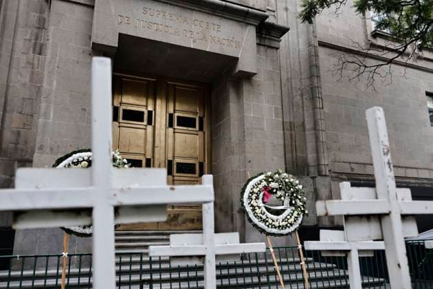 June 1, 2025, Mexico, Cdmx, Mexico: Outside the Supreme Court of Justice of the Nation (SCJN) building, floral arrangements were placed with the inscription Rest in Peace, the Judiciary, symbolically commemorating the new electoral process that began today, June 1st, to popularly elect new judges and change the old system. All this while another group of people waited for the President of Mexico, CLAUDIA SHEINBAUM, to cast her vote. Mexico Mexico - ZUMAp204 20250601_zip_p204_002 Copyright: xJosuexPerezx