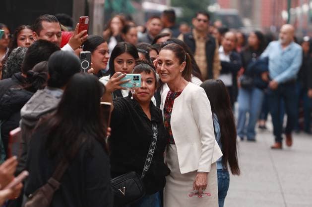 News Bilder des Tages Mexico holds first judicial elections MEXICO CITY, MEXICO - JUNE 01: Mexican President Claudia Sheinbaum arrives at a polling station to cast her ballots during Mexico s judicial elections, in Mexico City, Mexico on June 01, 2025. Daniel Cardenas Anadolu Mexico City Mexico. Editorial use only. Please get in touch for any other usage.  Copyright: x2025xAnadoluxDanielxCardenasx