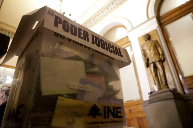 A ballot box is seen at polling station during the Judicial Branch Election Day to elect ministers, magistrates and judges. on June 1, 2025 in Mexico City, Mexico. Mexico City Mexico - ZUMAe321 20250601_zia_e321_051 Copyright: xLuisxBarronx
