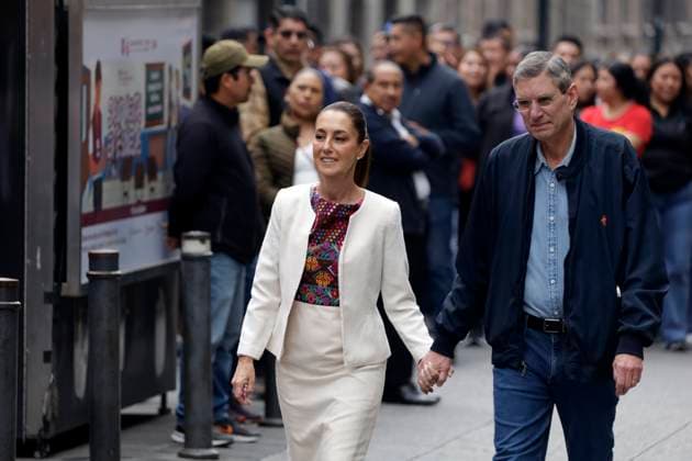 MexicoÃ¢â‚¬â ¢s President, Claudia Sheinbaum Pardo accompanied by her husband JesoÂºs Maria Tarriba, attending the polling station to cast her vote during the Judicial Branch Election Day to elect ministers, magistrates and judges. on June 1, 2025 in Mexico City,Mexico. Mexico City Mexico - ZUMAe321 20250601_zia_e321_020 Copyright: xLuisxBarronx
