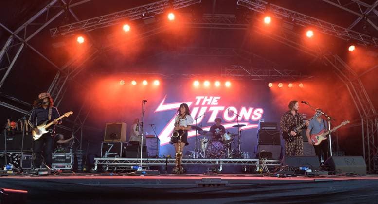 Wychwood Music Festival 2025 Sunday The Zutons at Wychwood Music Festival 2025, Sunday, Credit:Jules Annan Avalon  Copyright: xJulesxAnnanx xAvalonx 1006038828