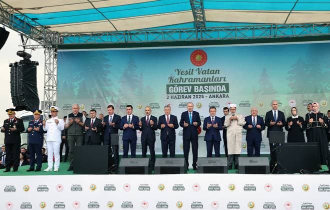 Turkish President Recep Tayyip Erdogan ANKARA, TURKIYE - JUNE 02: (----EDITORIAL USE ONLY - MANDATORY CREDIT - TURKISH PRESIDENCY MURAT CETINMUHURDAR HANDOUT - NO MARKETING NO ADVERTISING CAMPAIGNS - DISTRIBUTED AS A SERVICE TO CLIENTS----) Turkish President Recep Tayyip Erdogan (7th R) attends the Green Homeland Heroes On Duty event at Etimesgut Airport in Ankara, Turkiye on May June 02, 2025. TUR Presidency Murat Cetinmuhurdar Handout Anadolu Ankara Turkey. Editorial use only. Please get in touch for any other usage.  Copyright: x2025xAnadoluxTURxPresidency MuratxCetinmuhurdarx xHandoutx